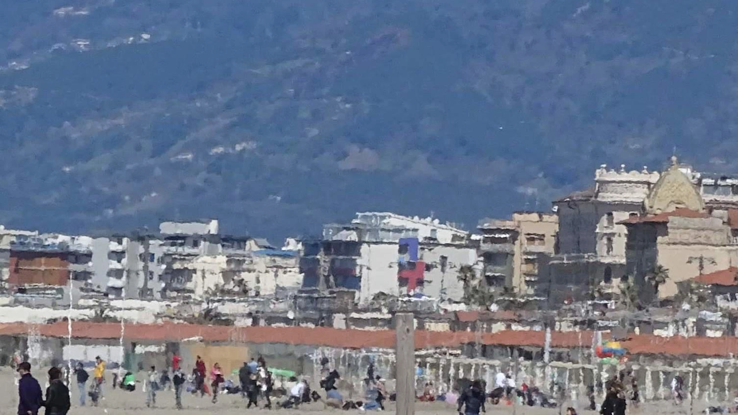 Un ponte coi "brividi"  Le basse temperature  frenano le prenotazioni  Ma gli hotel riaprono