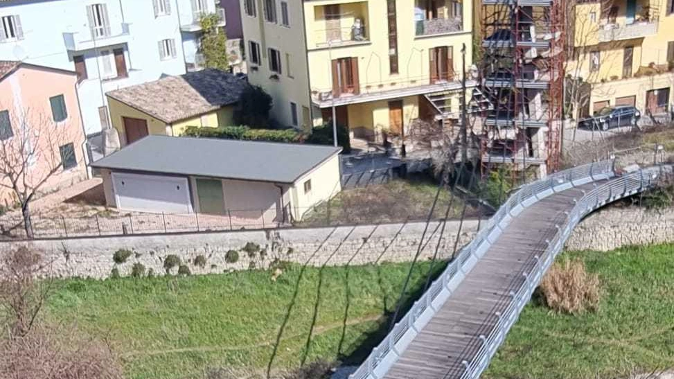 Tessino, la passerella può attendere "L’inaugurazione era stata promessa ma non c’è mai stata, che succede?" Tessino, la passerella può attendere "L’inaugurazione era stata promessa ma non c’è mai stata, che succede?"