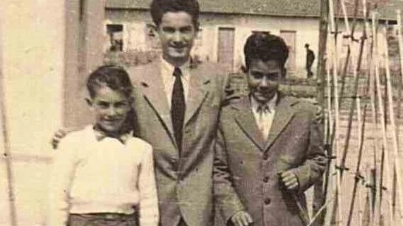 Riccardo Simoni (a destra), oggi ha 84 anni. Ci racconta la sua esperienza di profugo: arrivò a Laterina