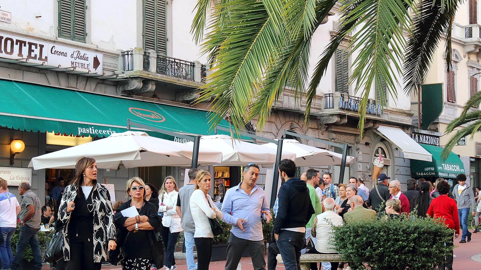 Il caldo fa bene al lavoro. I ristoratori esultano: "Tanti turisti in centro. Ora puntare su qualità" Il caldo fa bene al lavoro. I ristoratori esultano: "Tanti turisti in centro. Ora puntare su qualità"