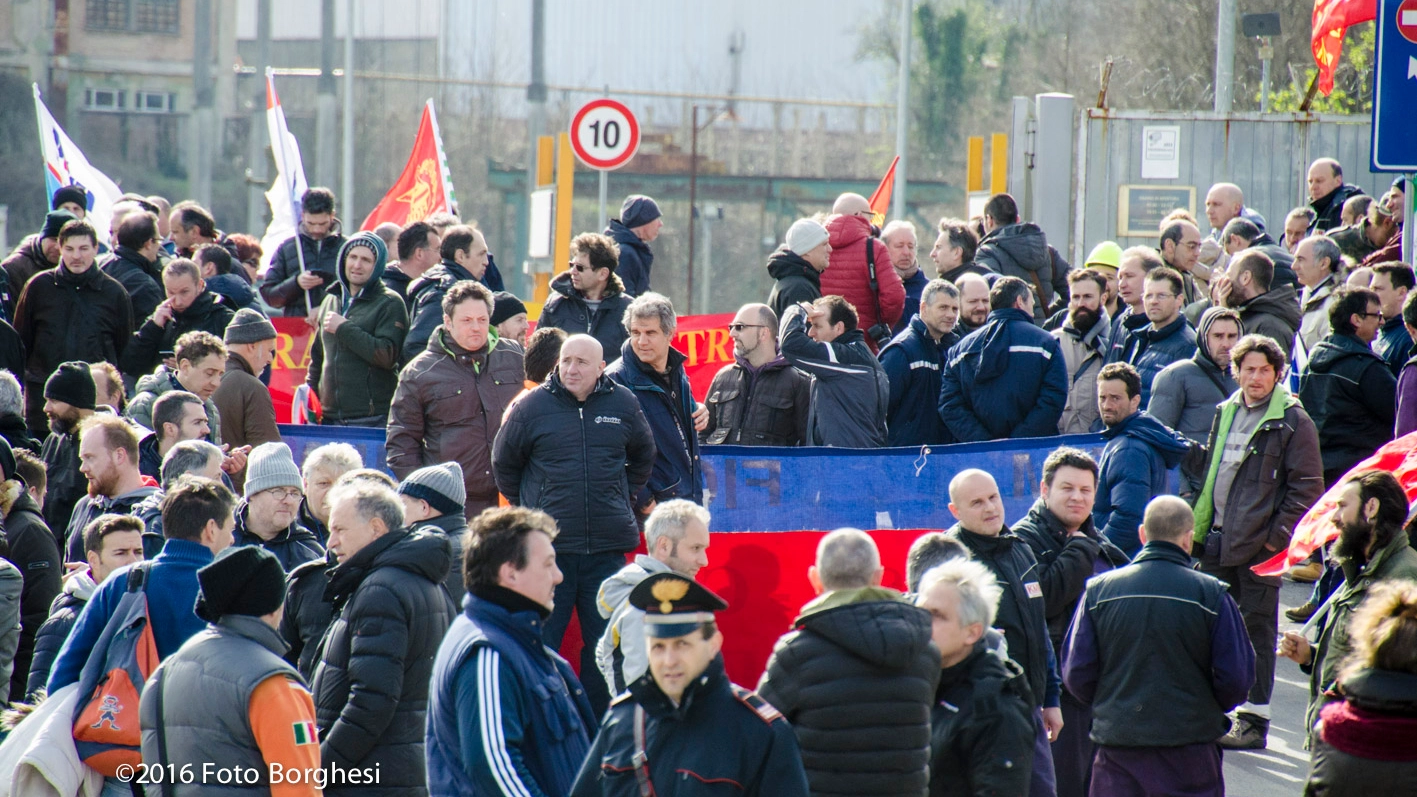 Manifestazione Kme a Fornaci (foto Borghesi)