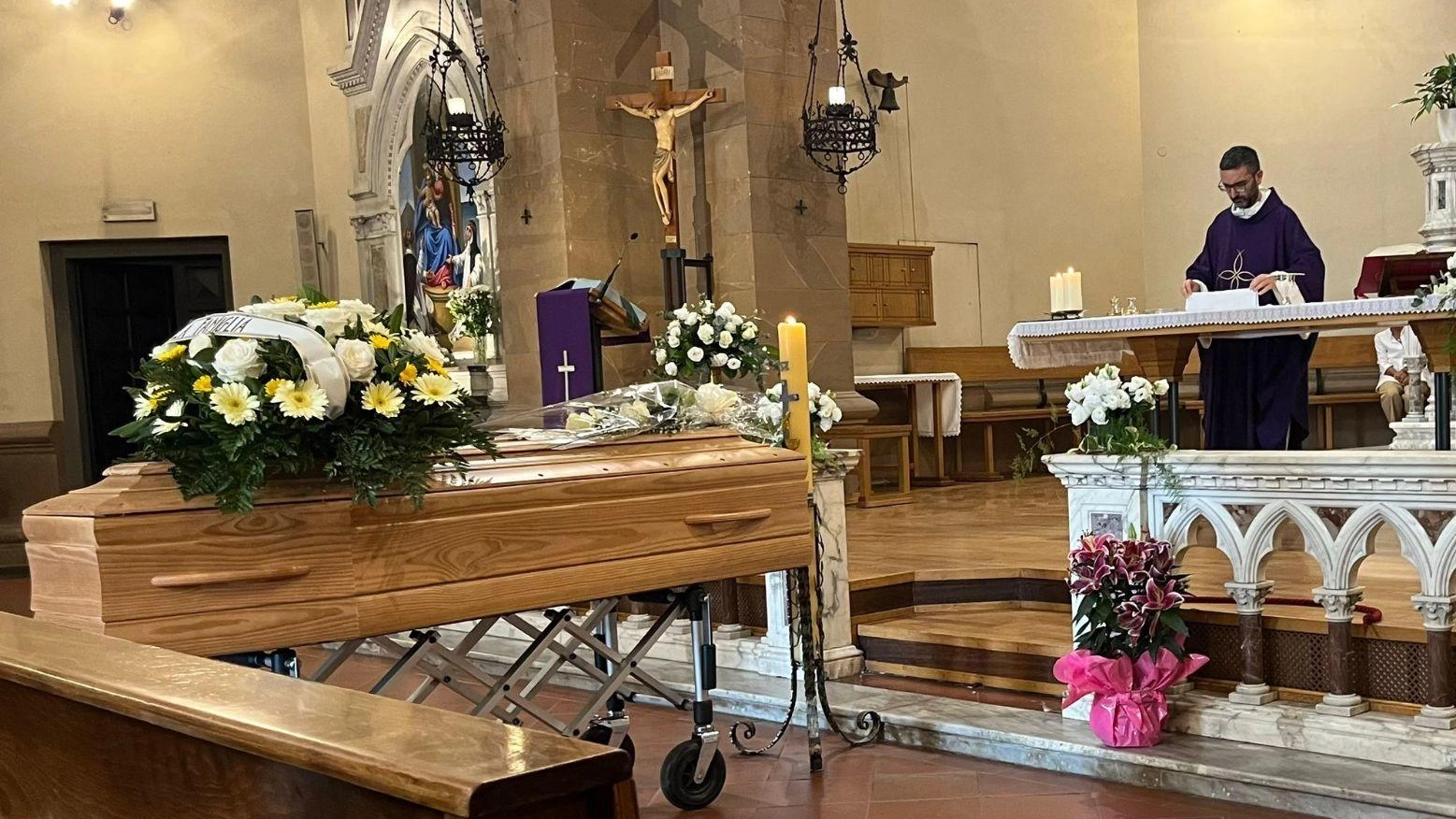 L’ultimo saluto alla ’prof Franca’. Chiesa gremita di ragazzi e colleghi: "Eri un punto di riferimento per tutti" L’ultimo saluto alla ’prof Franca’. Chiesa gremita di ragazzi e colleghi: "Eri un punto di riferimento per tutti"