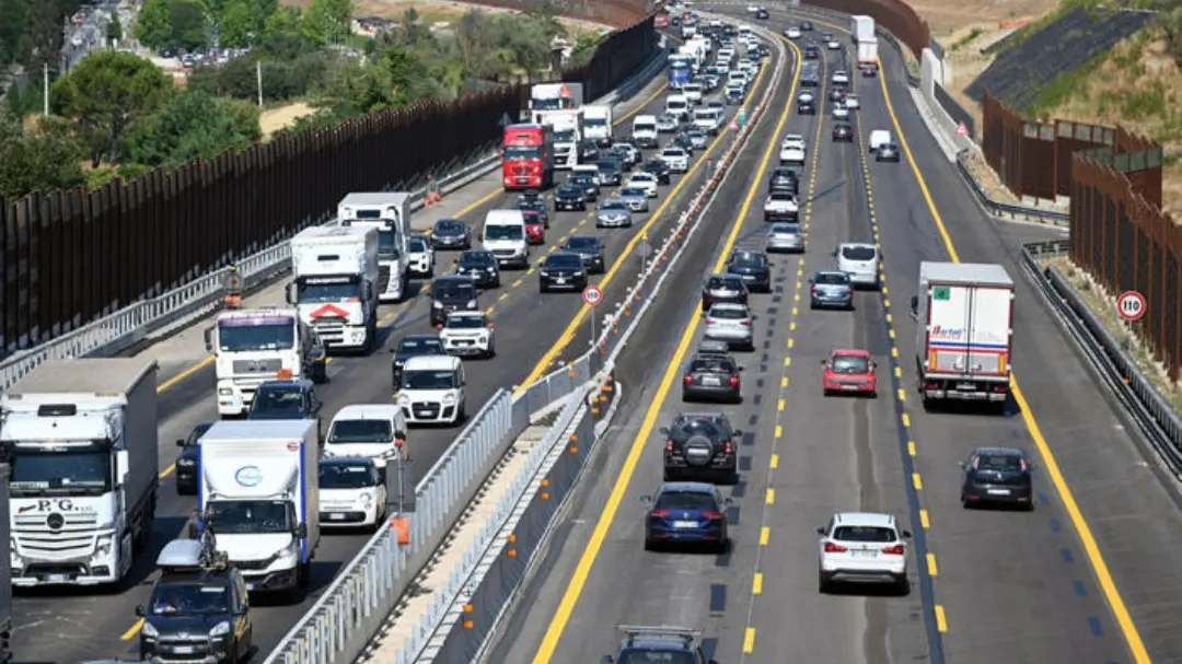 Autostrada (foto Ansa) Autostrada (foto Ansa)