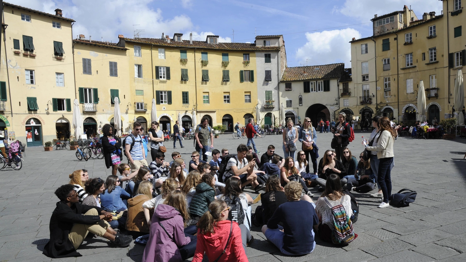 TeleMadrid: una troupe in centro Assalto dei turisti per le festività TeleMadrid: una troupe in centro Assalto dei turisti per le festività