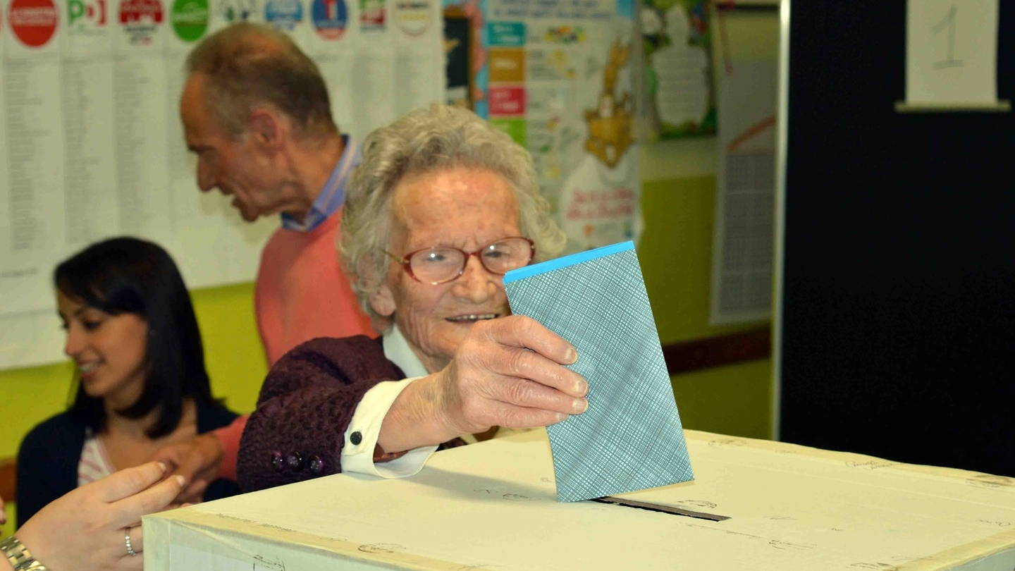 Luisa Zappitelli mentre vota