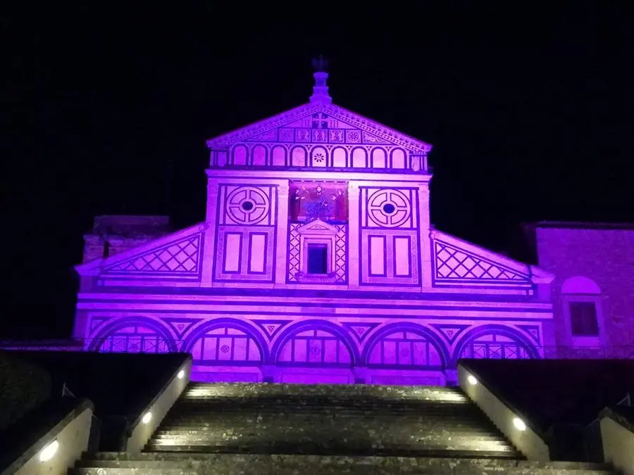 Firenze, San Miniato al Monte si colora di viola per l'Huntington