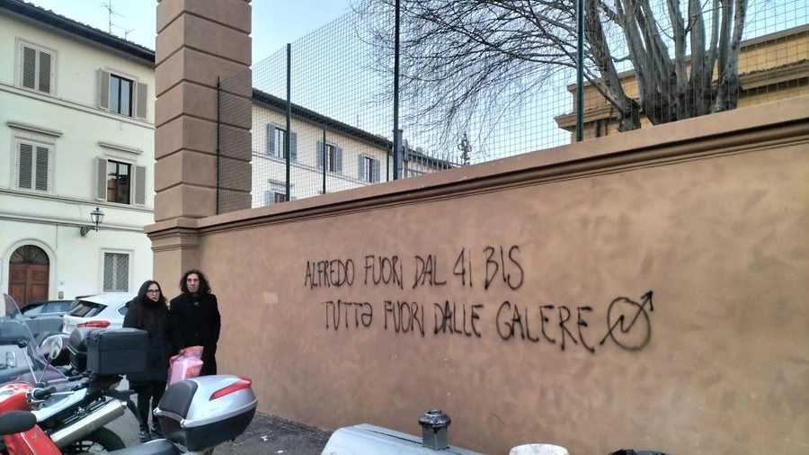 Firenze, scritte anarchihce sui muri delle scuole (Foto Marco Mori / New Press Photo)
