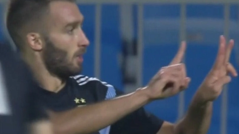 Pezzella e il segno "13" per ricordare Astori dopo il gol con l'Argentina