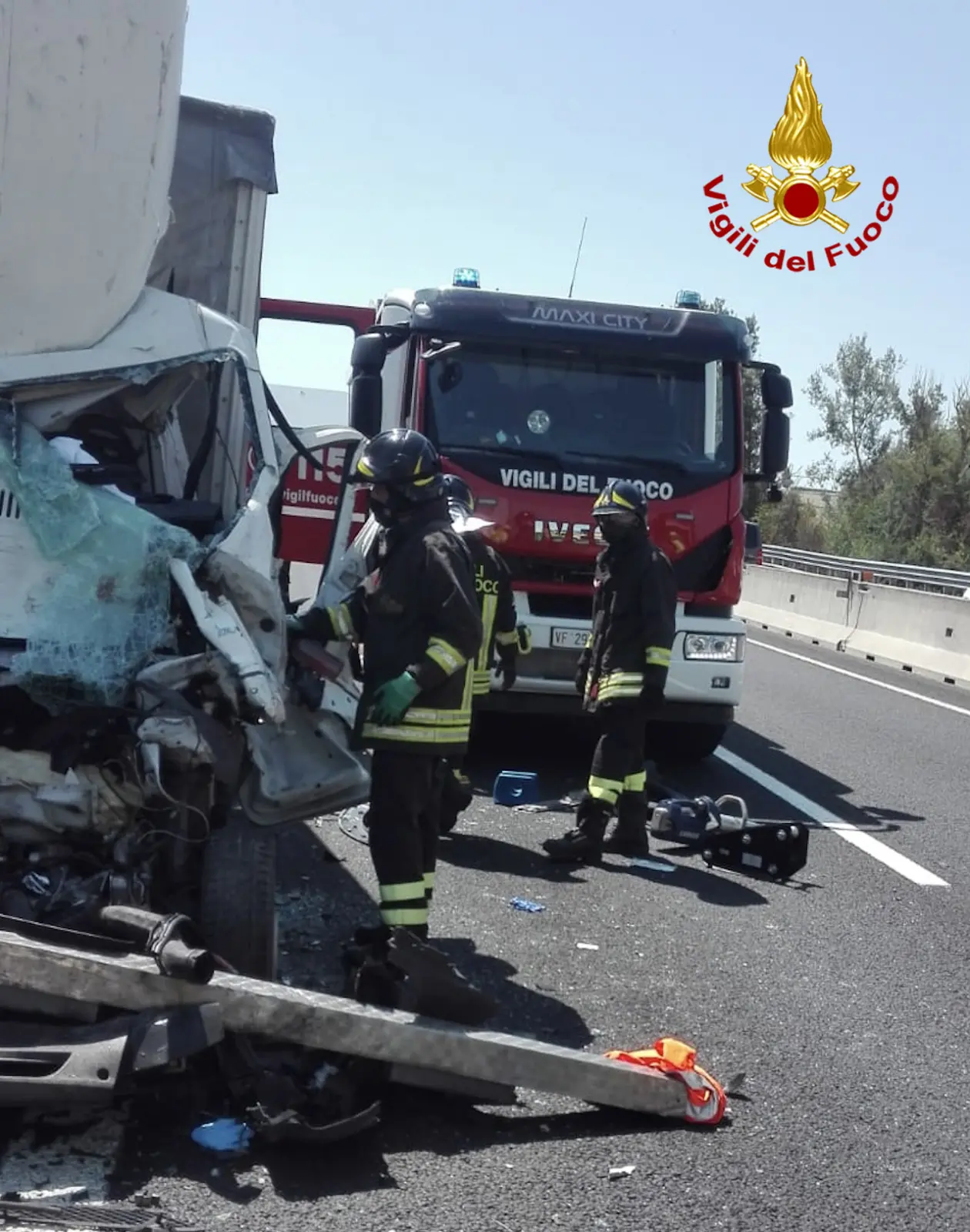 Tragico schianto in autostrada: muore a 24 anni, ore di coda all'inizio del primo esodo