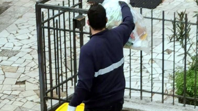 "Caos-rifiuti, dicci la tua" Le foto dei cittadini per raccontare il degrado "Caos-rifiuti, dicci la tua" Le foto dei cittadini per raccontare il degrado