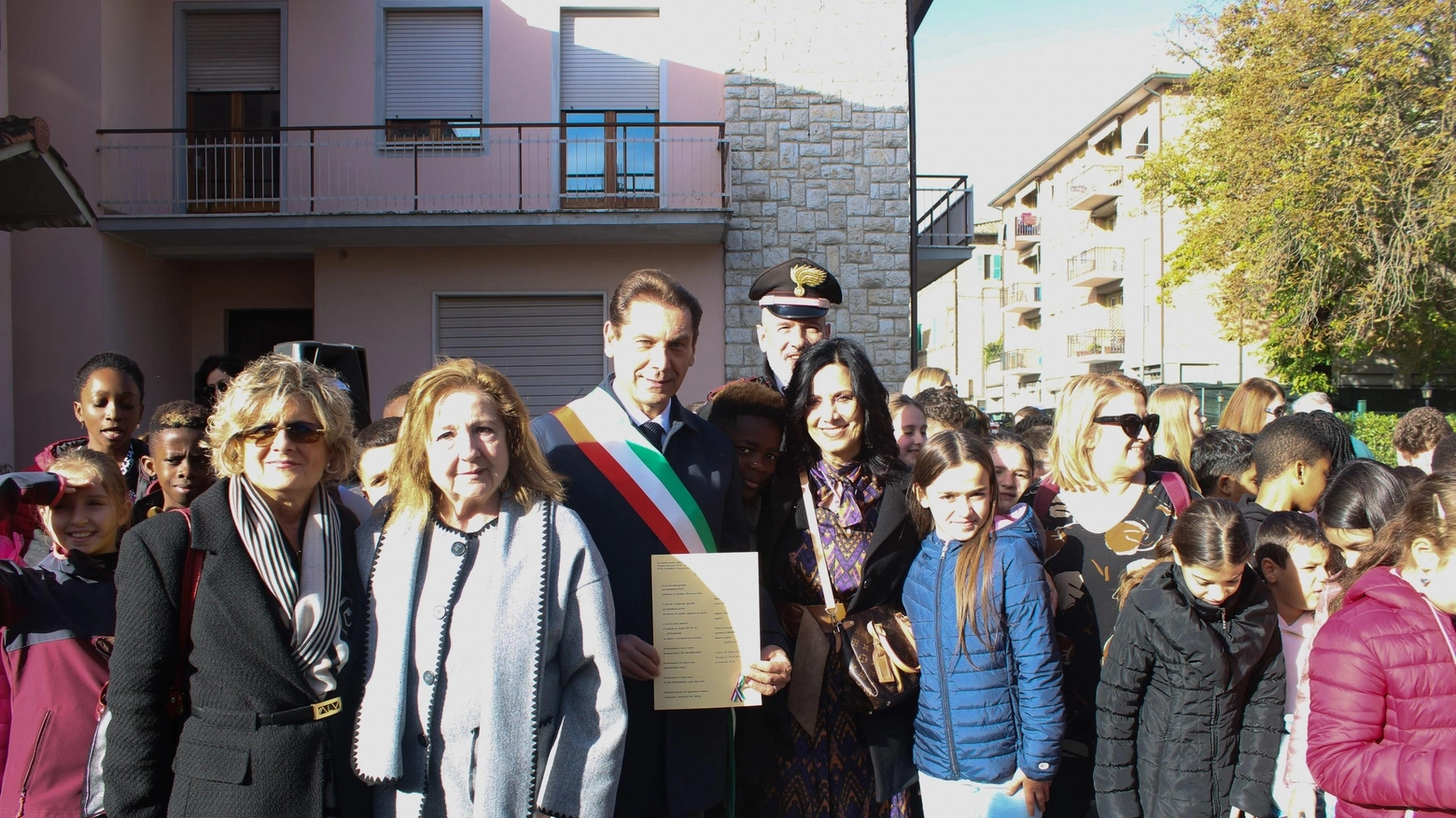 Il paese onora i caduti: "Troppe persone sacrificate dalla guerra" Il paese onora i caduti: "Troppe persone sacrificate dalla guerra"