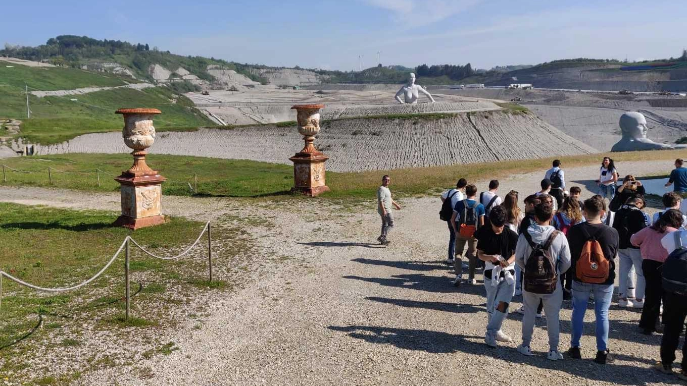 Discarica, è boom di turisti  Al via le visite guidate