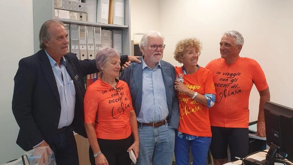 Gli occhi di Chiara vedono il mondo. Il tour in bici alla Banca delle cornee Gli occhi di Chiara vedono il mondo. Il tour in bici alla Banca delle cornee