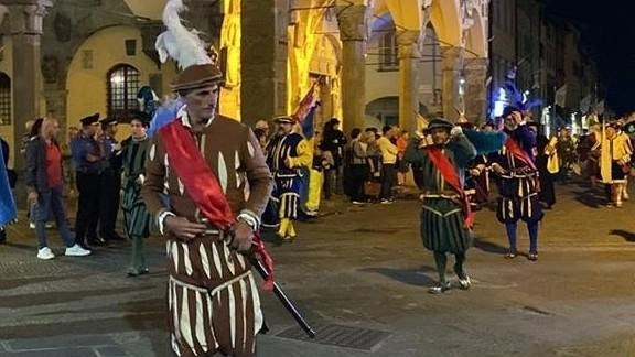 Lo show del Perdono. Fine settimana di eventi. I colori del corteo storico Lo show del Perdono. Fine settimana di eventi. I colori del corteo storico