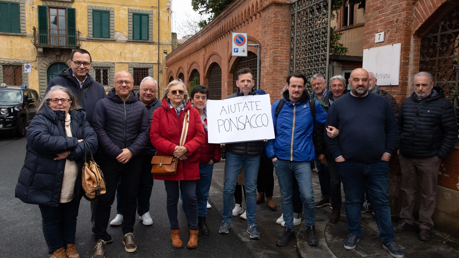 Palazzo rosa nella bufera "Un’emergenza nazionale" Palazzo rosa nella bufera "Un’emergenza nazionale"