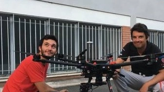 IDEA VINCENTE Il team di «Drone Arezzo». La giovane azienda richiestissima dai cineasti per le riprese aeree in Italia e all’estero