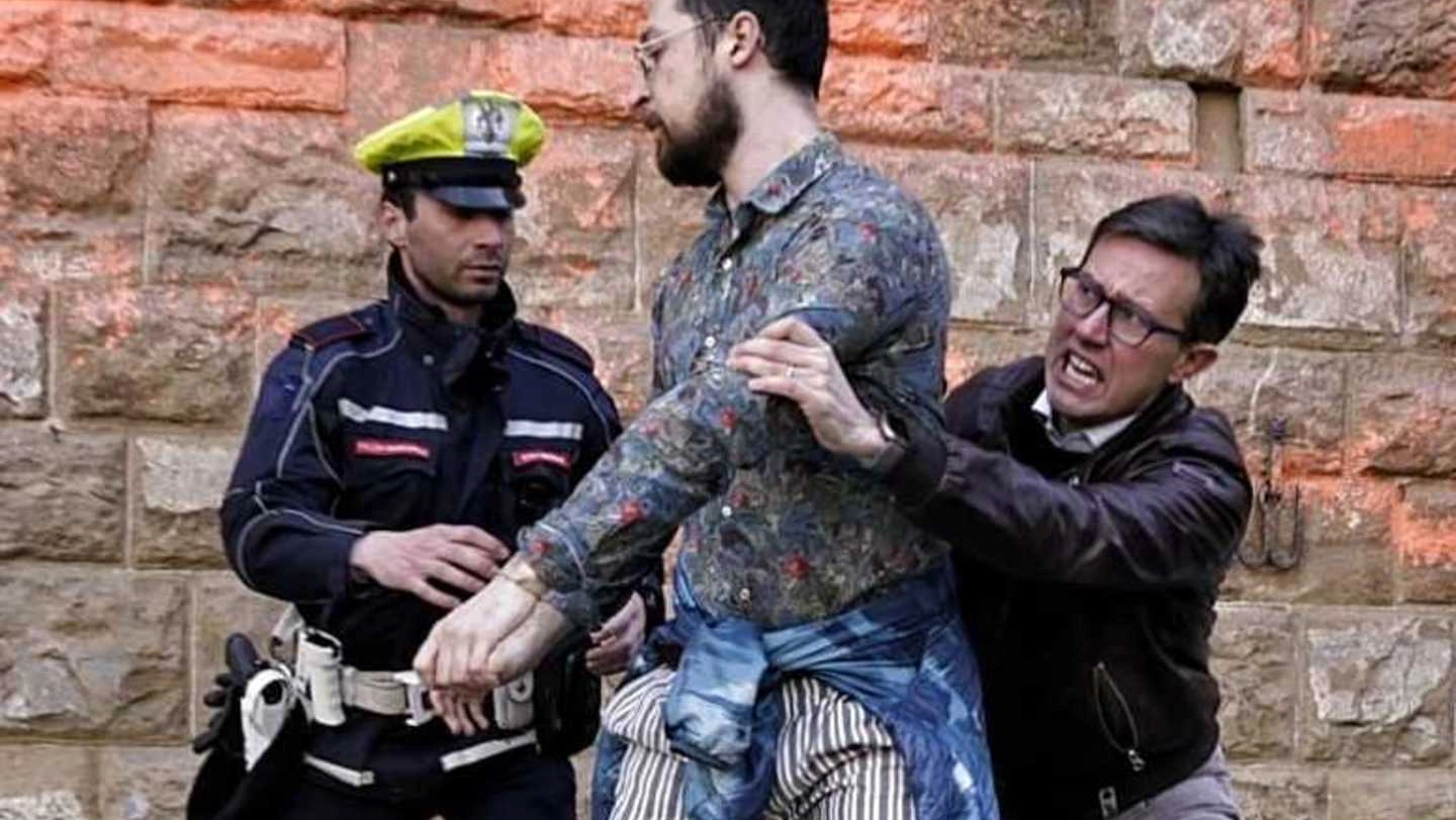 L’attivista Giordano Stefano Cavili Casalini bloccato dal sindaco Dario Nardella