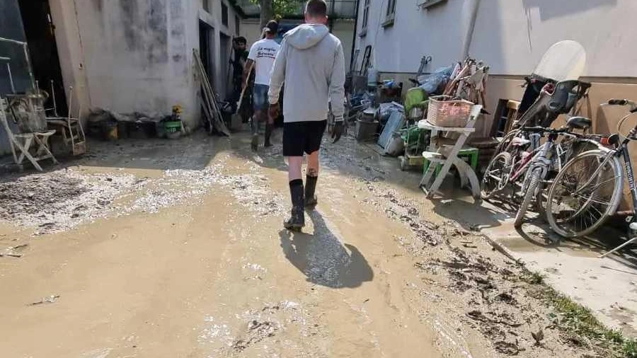 “Immersi nel fango è una guerra“ “Immersi nel fango è una guerra“