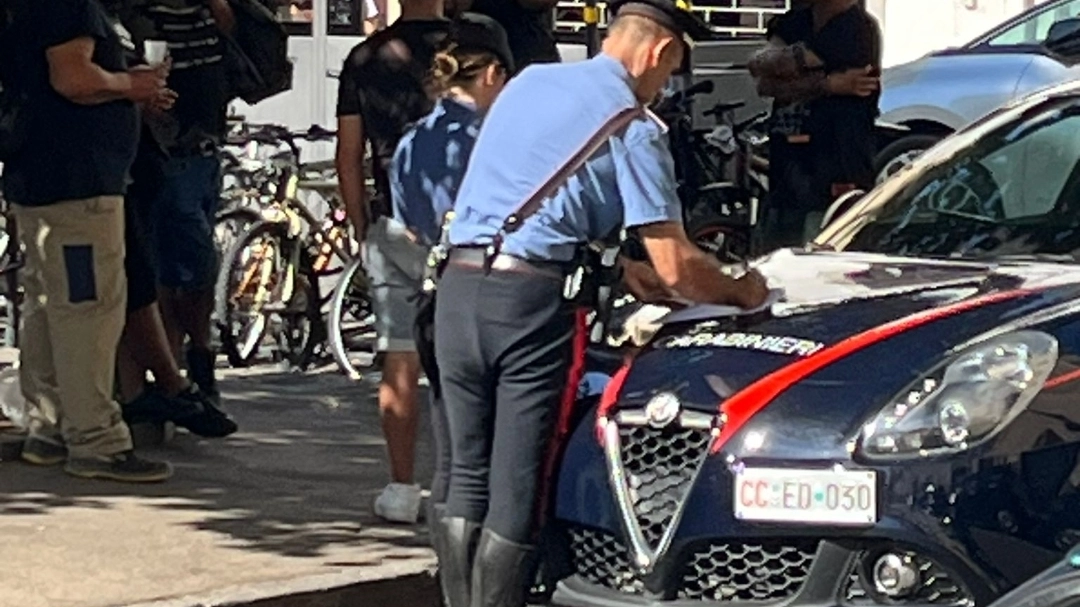 Sul posto i carabinieri Sul posto i carabinieri