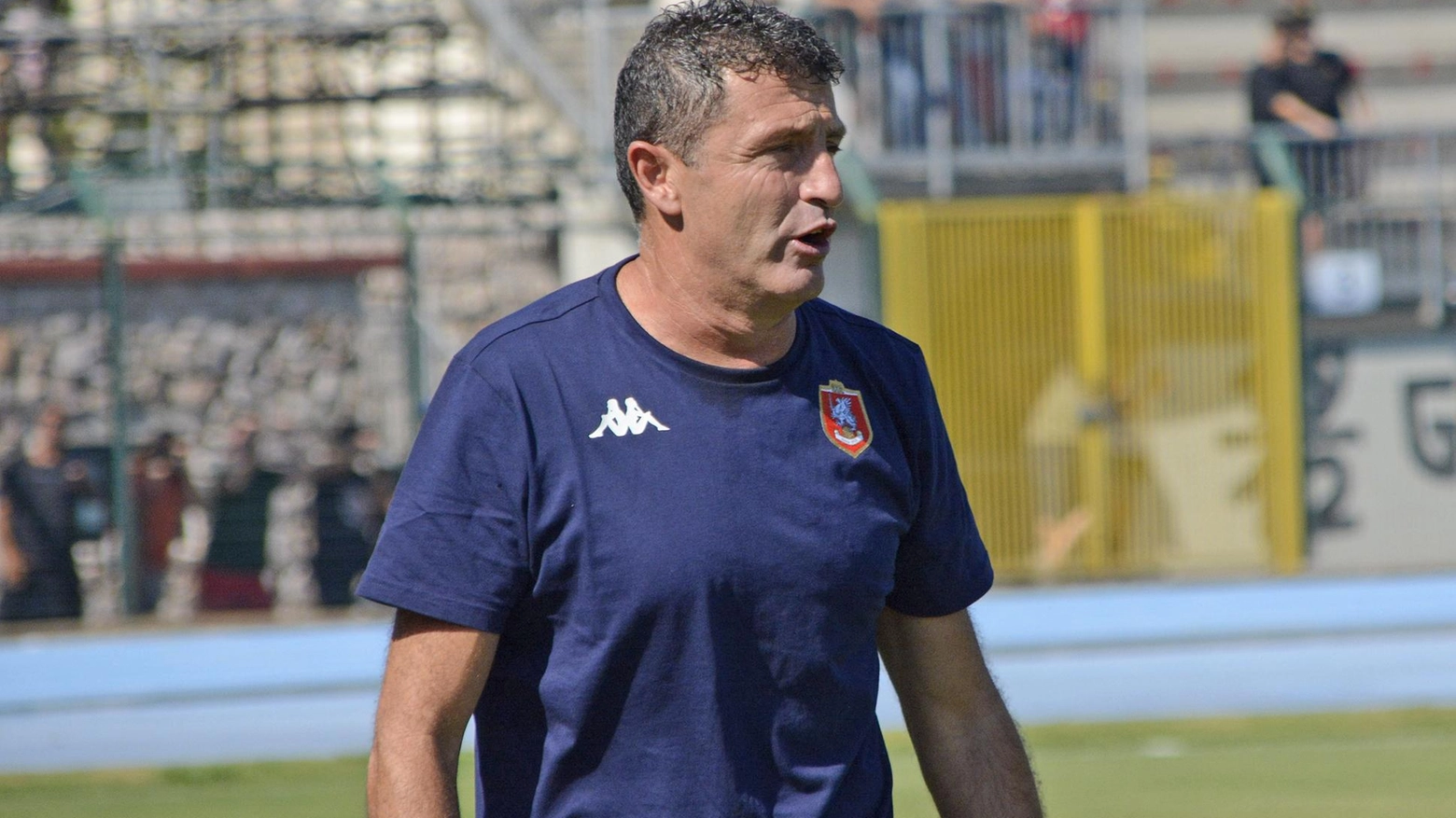 Il Grifone ha vinto 4-0 contro il Sansepolcro, ma il primo tempo è stato difficile. Bonuccelli sottolinea l'importanza del gruppo e si prepara al match contro il Livorno. Il direttore generale Vetrini invita alla pazienza e ricorda che una gara non è mai decisiva.