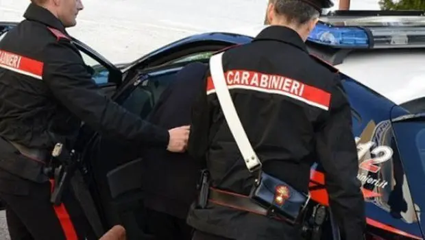 Si apposta vicino a dove lavora l'ex convivente, 32enne arrestato dai carabinieri