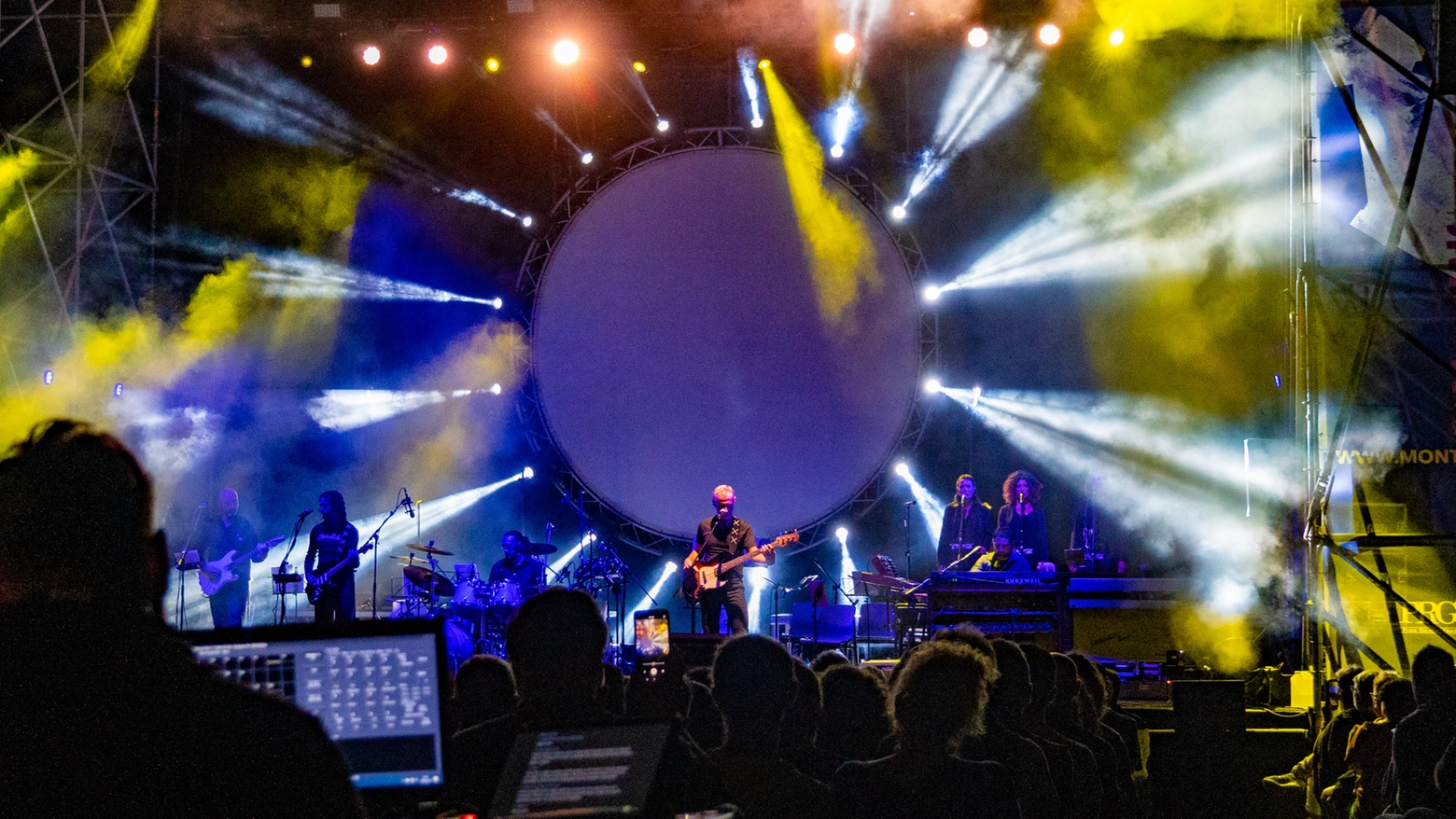 A Castelnuovo di Garfagnana, immersi nella grande suggestione della Fortezza di Montalfonso, oltre mille persone hanno applaudito il lungo show dei Pink Floyd Legend