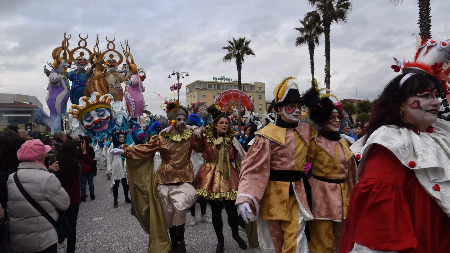 La seconda sfilata del Carnevale di Viareggio (Umicini)