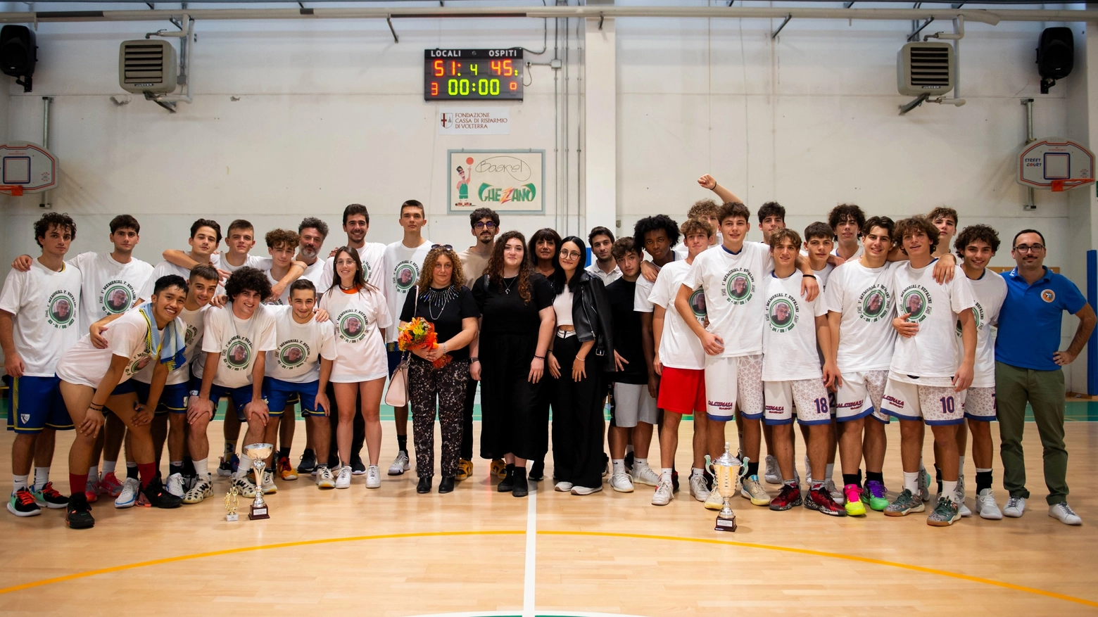 Al termine delle partite, un appassionato ricordo di Checco e foto di gruppo Al termine delle partite, un appassionato ricordo di Checco e foto di gruppo
