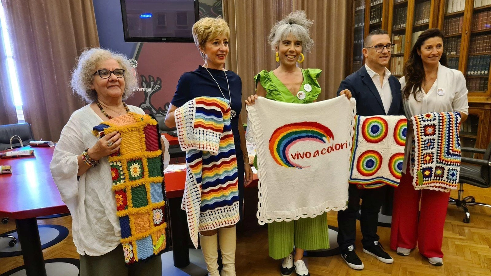 Progetto itinerante “Dona un coperta per le donne arcobaleno" Progetto itinerante “Dona un coperta per le donne arcobaleno"