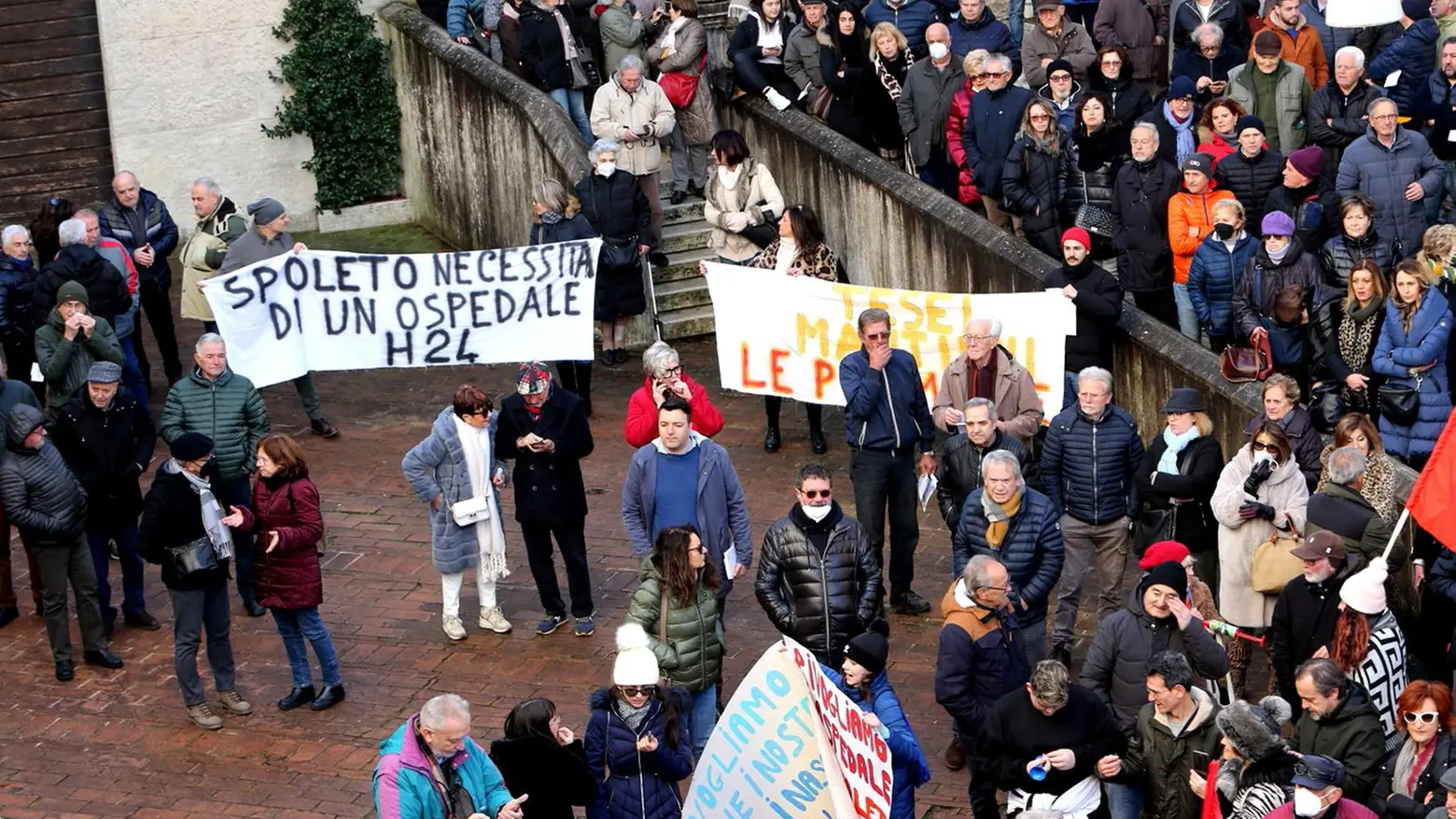 Ospedale, sit-in di protesta "Siamo stanchi di promesse" Ospedale, sit-in di protesta "Siamo stanchi di promesse"