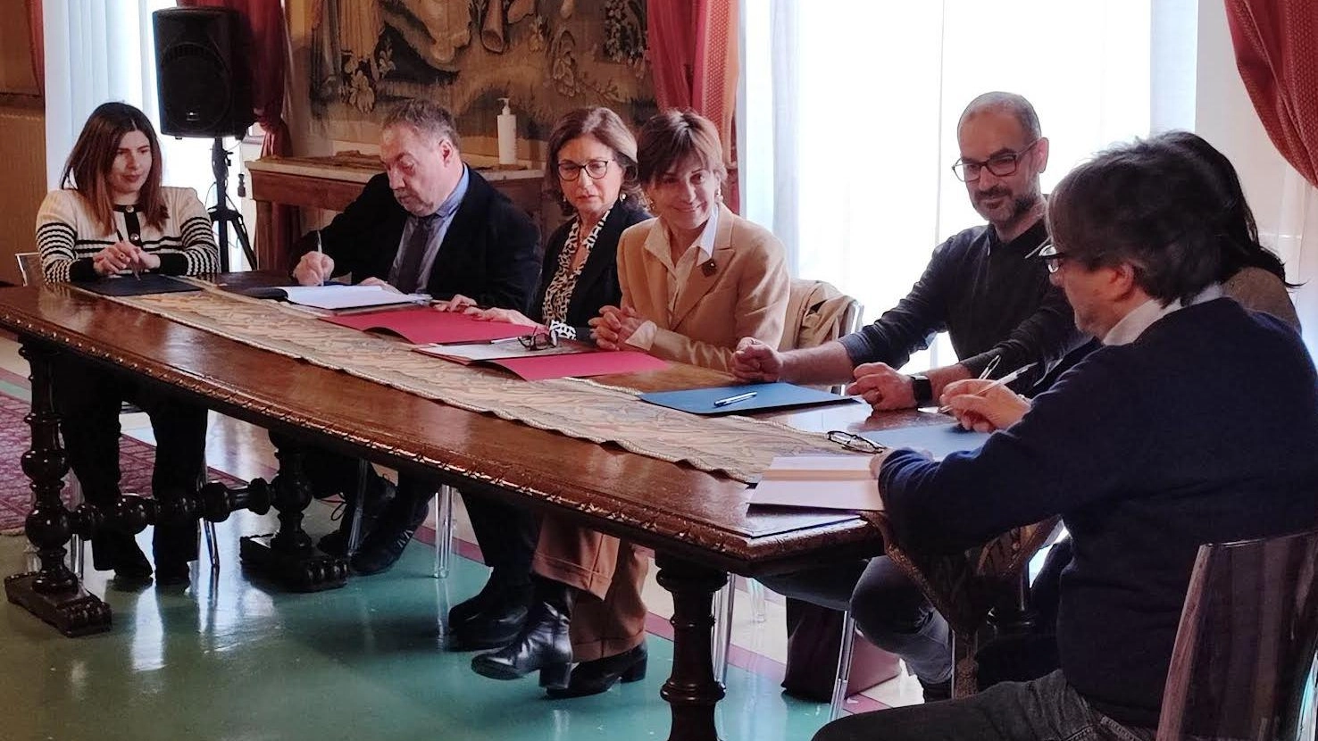 Due Mari Prefettura di Siena e Anas firmano il protocollo d’intesa per prevenire infiltrazioni mafiose Due Mari Prefettura di Siena e Anas firmano il protocollo d’intesa per prevenire infiltrazioni mafiose