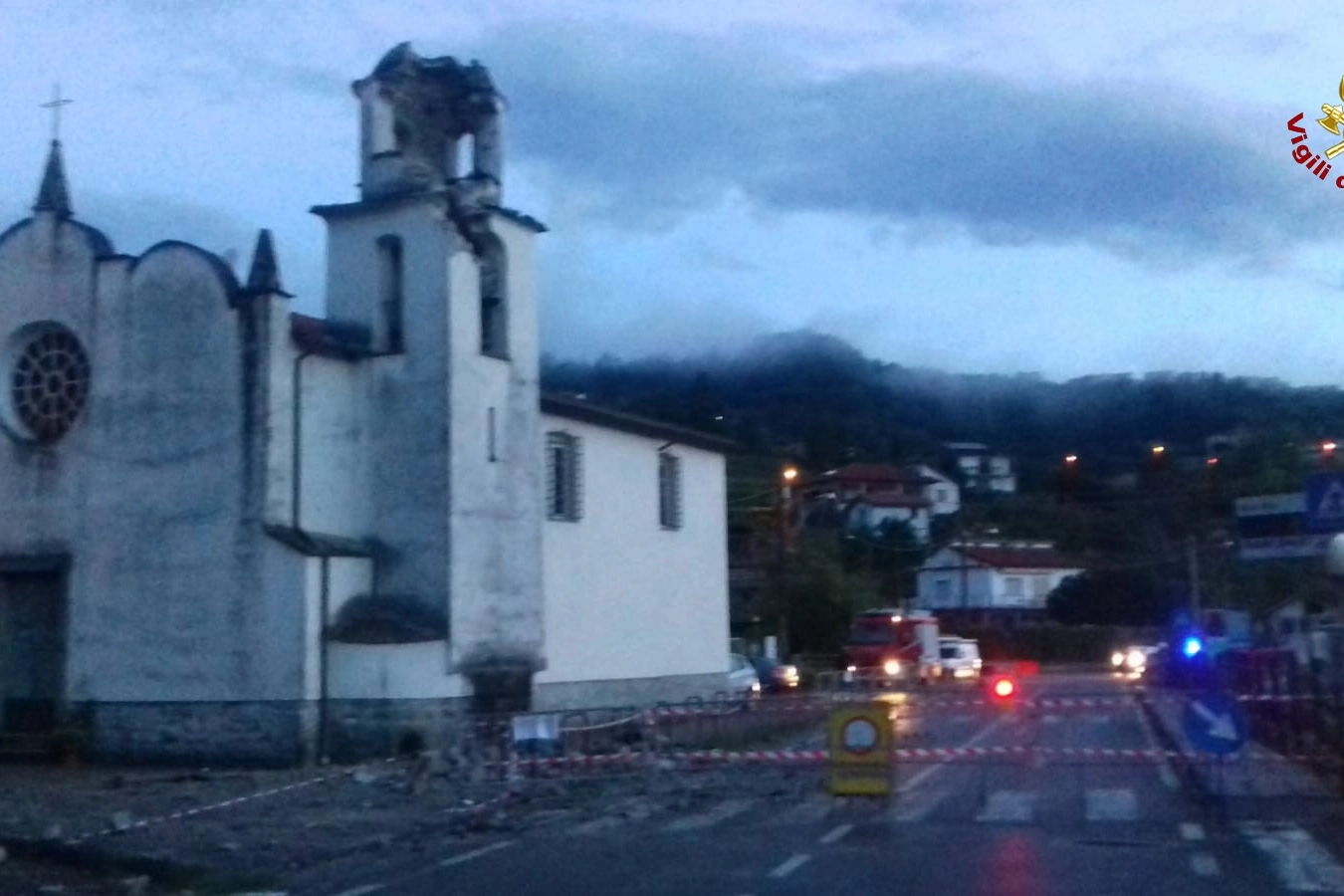 Beverino (La Spezia), crolla parte del campanile