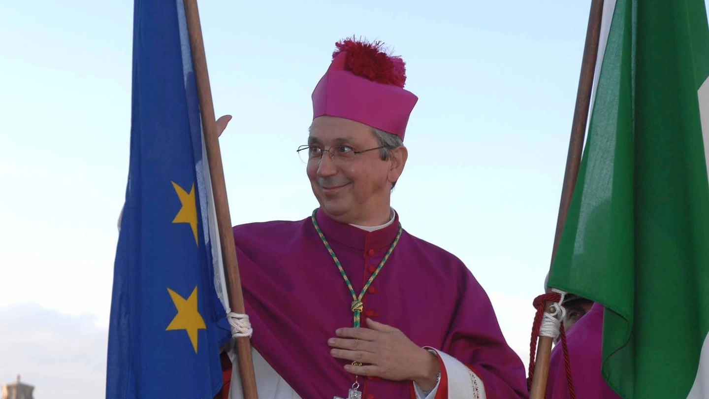 Il vescovo di Livorno Simone Giusti