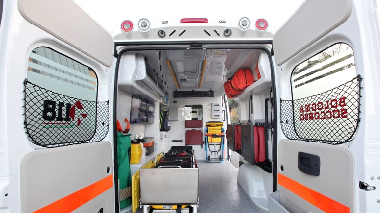 Polemica per il ritardo nei soccorsi (foto Ansa) Polemica per il ritardo nei soccorsi (foto Ansa)