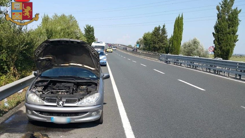 Auto in fiamme sulla superstrada