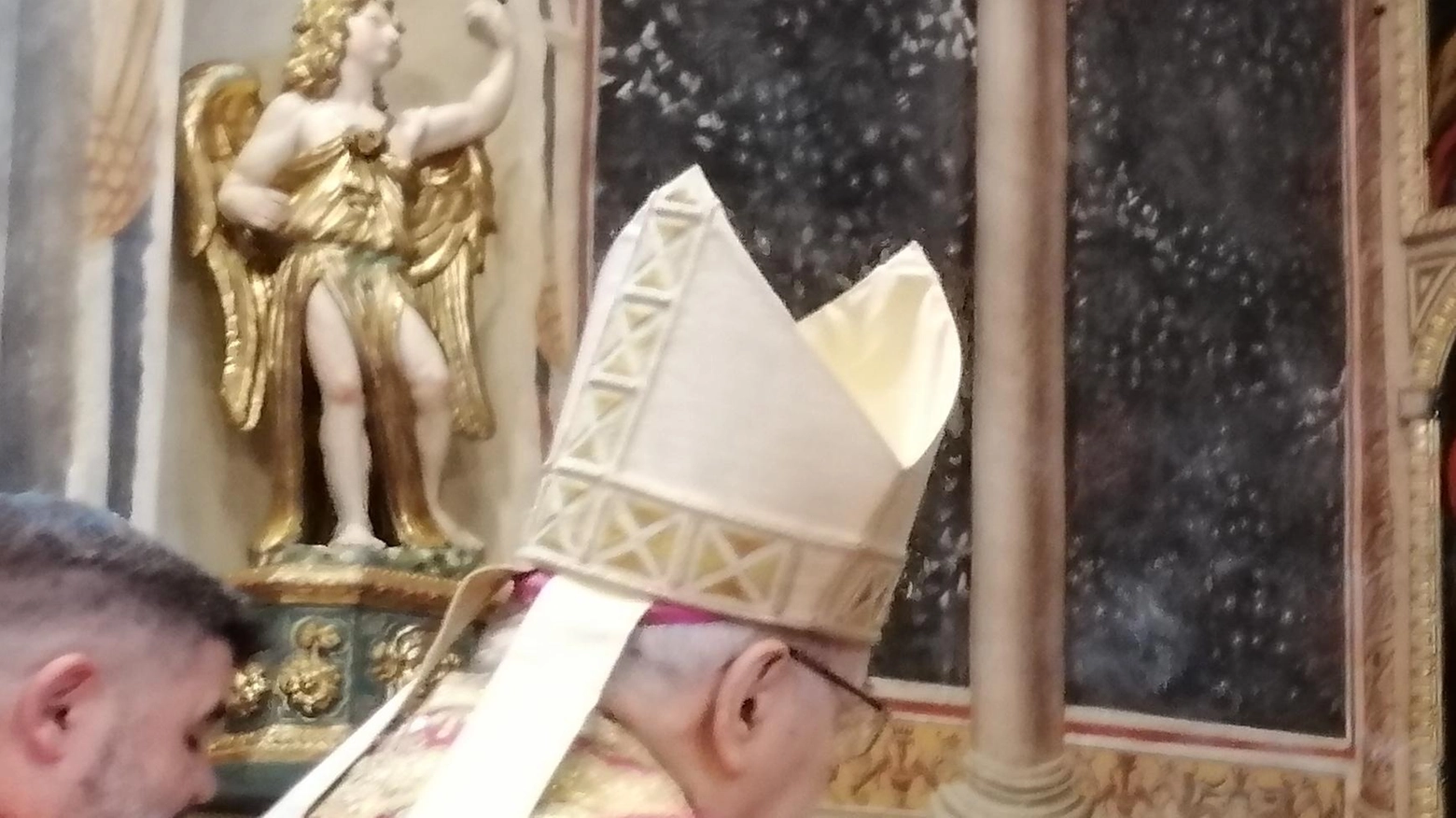 Riaperta la cappella con la benedizione di Buoncristiani Riaperta la cappella con la benedizione di Buoncristiani