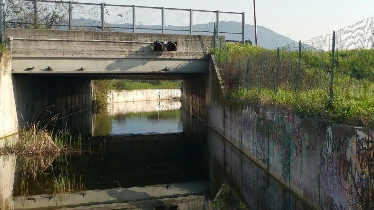 Il sottopasso in via Aldo Moro costruito dai macrolottisti ma mai completato: non ha strade di accesso