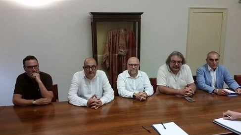 TAVOLO Da sinistra Peppe Vitale, Salvatore Calleri, Nogarin, Mario Giarrusso e Enrico Cantone