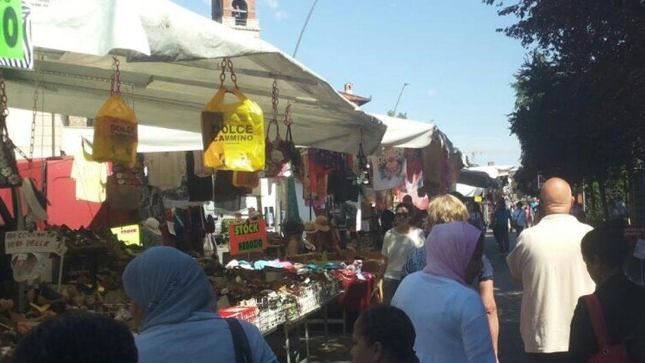Domenica delle Palme Mercato straordinario lungo viale Puccini Domenica delle Palme Mercato straordinario lungo viale Puccini