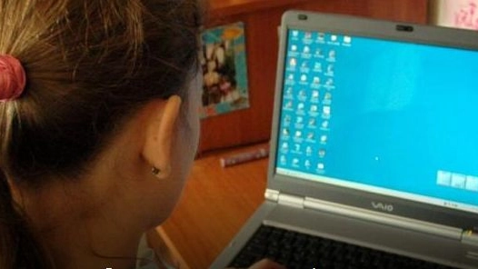 Ragazza al computer