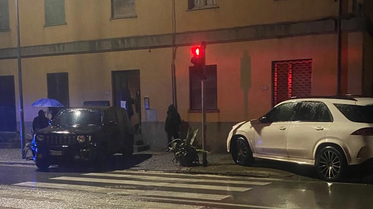 Lucca, un uomo e una donna trovati senza vita in casa. Le indagini Lucca, un uomo e una donna trovati senza vita in casa. Le indagini