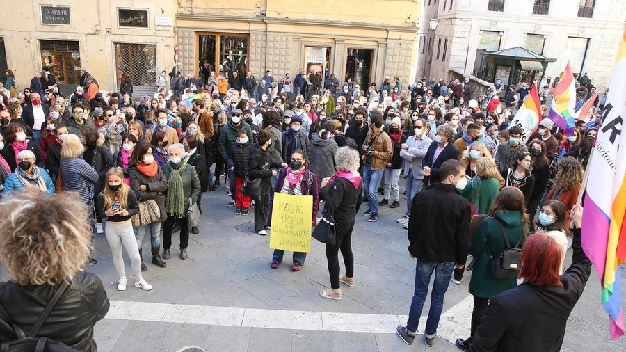 La protesta delle associazioni Siena in piazza contro il blocco del Ddl Zan (Di Pietro)