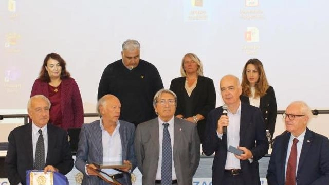 L’Ansmes premia i giovani atleti e le società di tutte le discipline L’Ansmes premia i giovani atleti e le società di tutte le discipline
