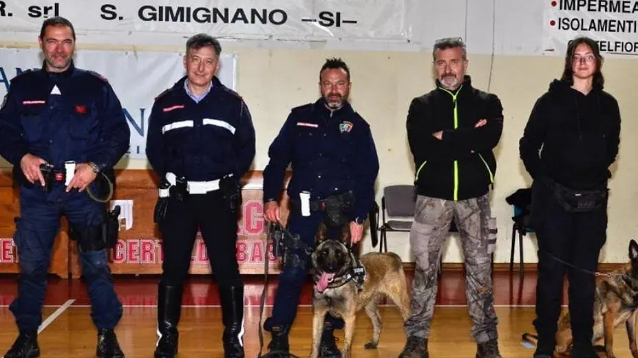 Lezioni di sicurezza alla Carducci Successo di Noa, fiuto antidroga Lezioni di sicurezza alla Carducci Successo di Noa, fiuto antidroga