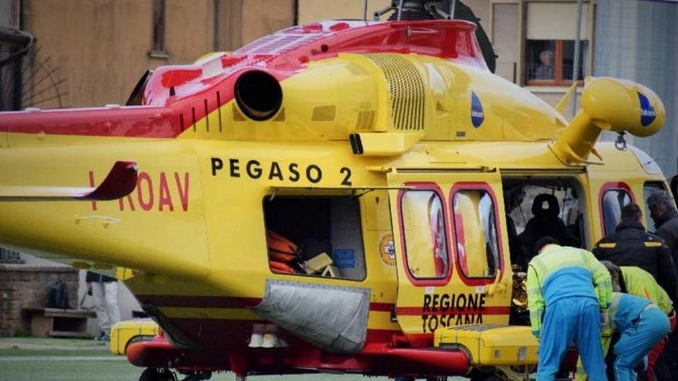 Schiacciato sotto il carrello elevatore  Grave operaio, soccorso col Pegaso