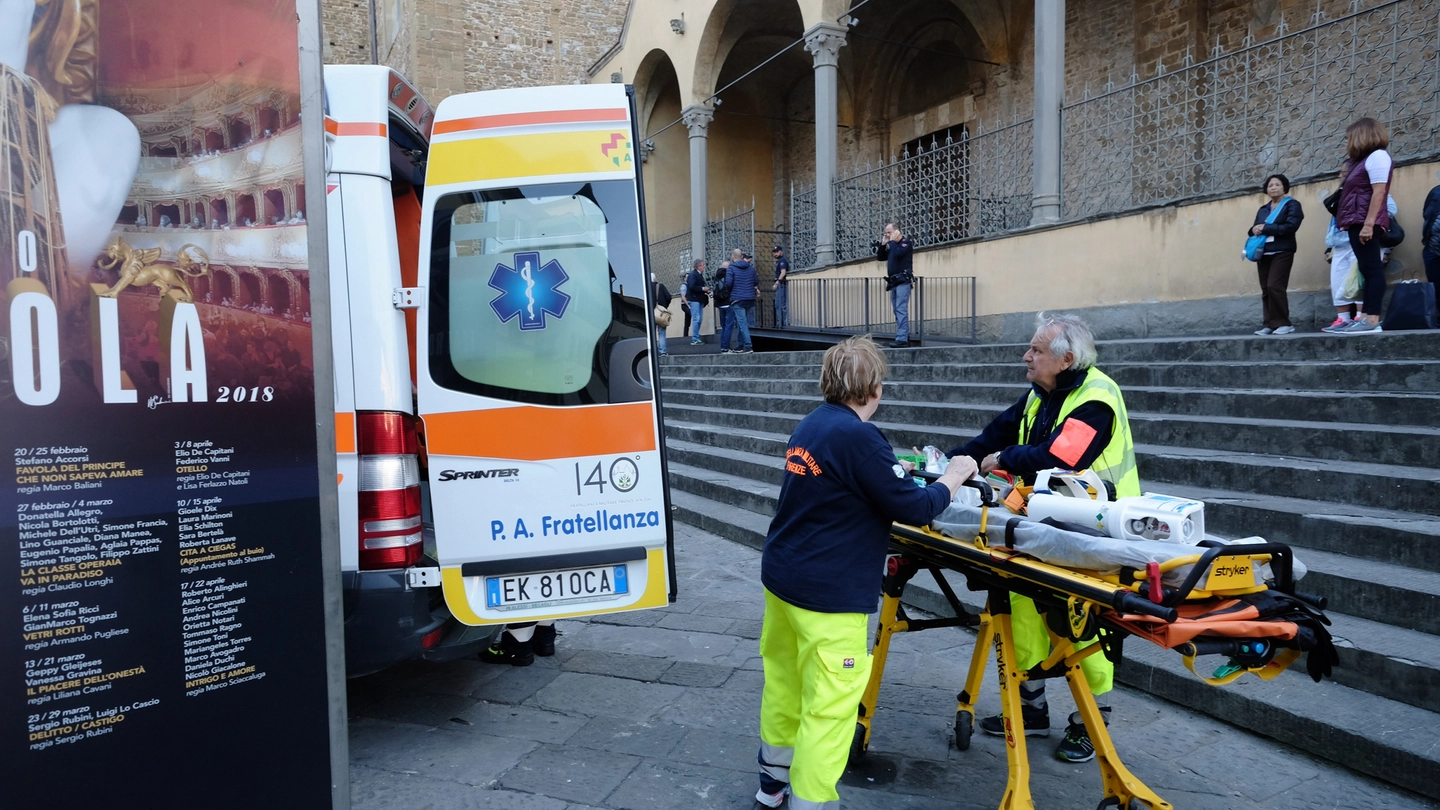I sanitari in Santa Croce (foto Cabras/New Pressphoto)