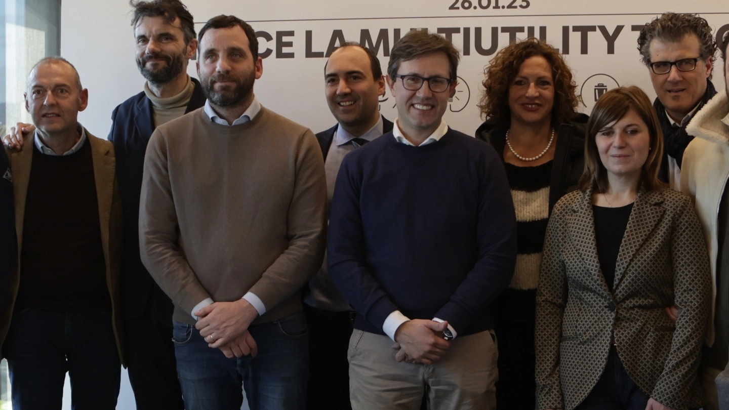 Foto di gruppo dei sindaci il giorno della nascita della Multiutility, gennaio 2023 Foto di gruppo dei sindaci il giorno della nascita della Multiutility, gennaio 2023
