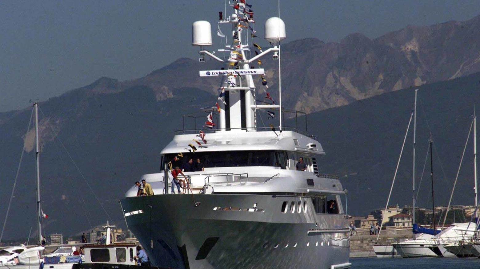 Navicelli da record  Uno yacht di 60 metri  arriverà diretto al mare  "Mercato che decolla"