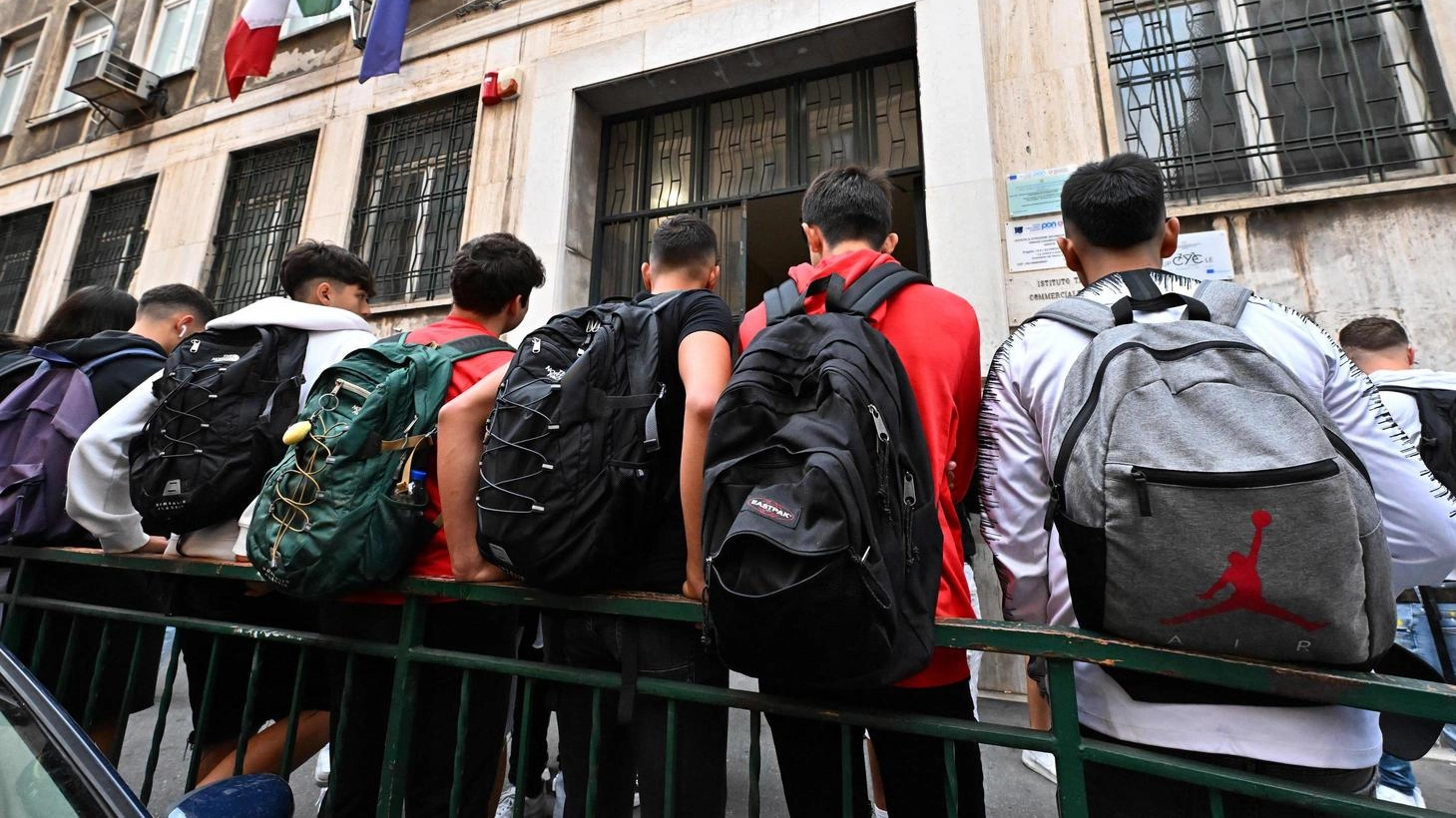 Tagli alle scuole, ecco il piano B. Accorpamento per Riccò e Lerici