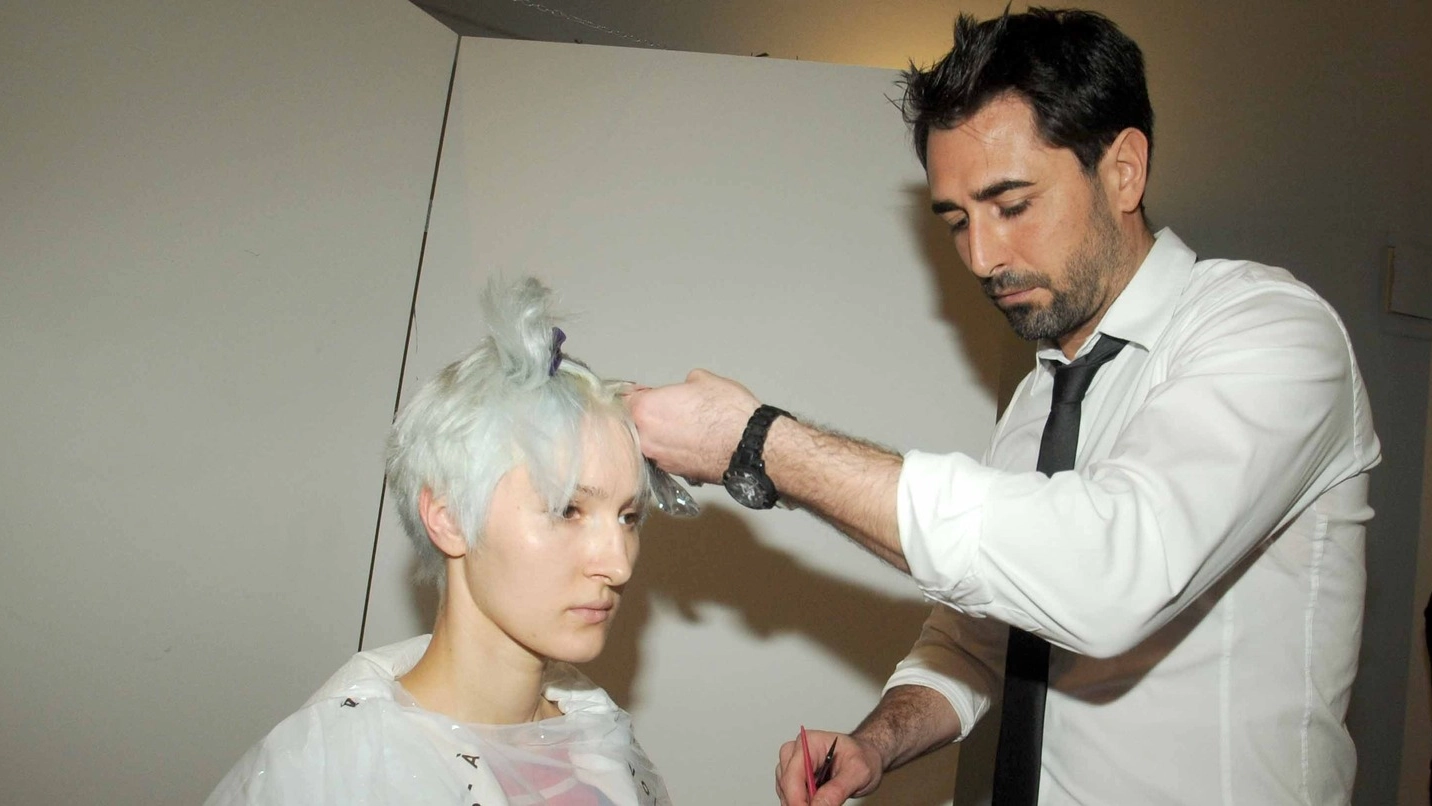 Professionisti della bellezza nei capelli al lavoro: la Cna chiede più tutela per chi lavora nel rispetto delle regole